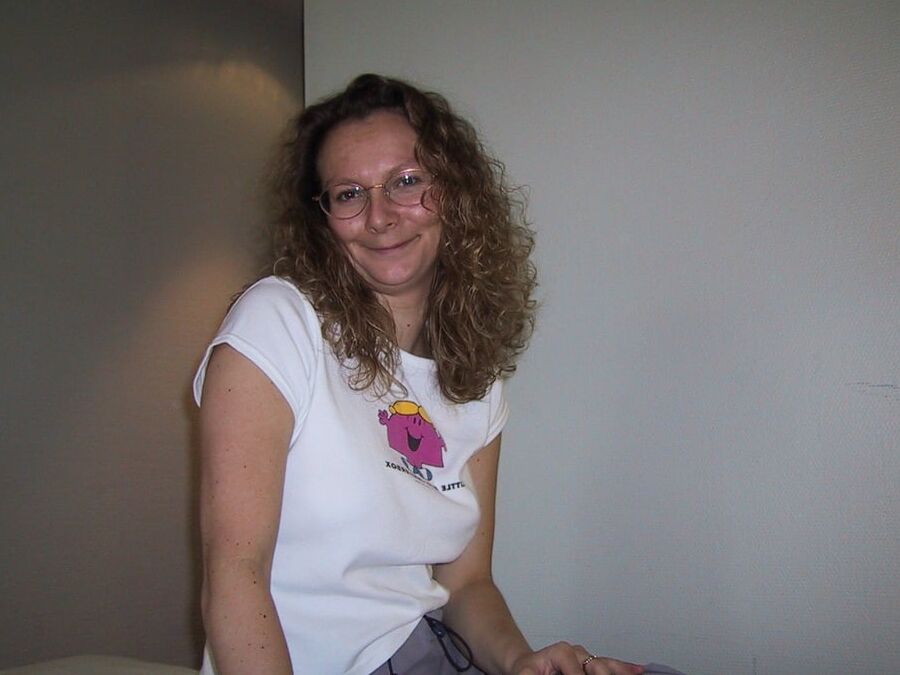 Curly milf show a bit