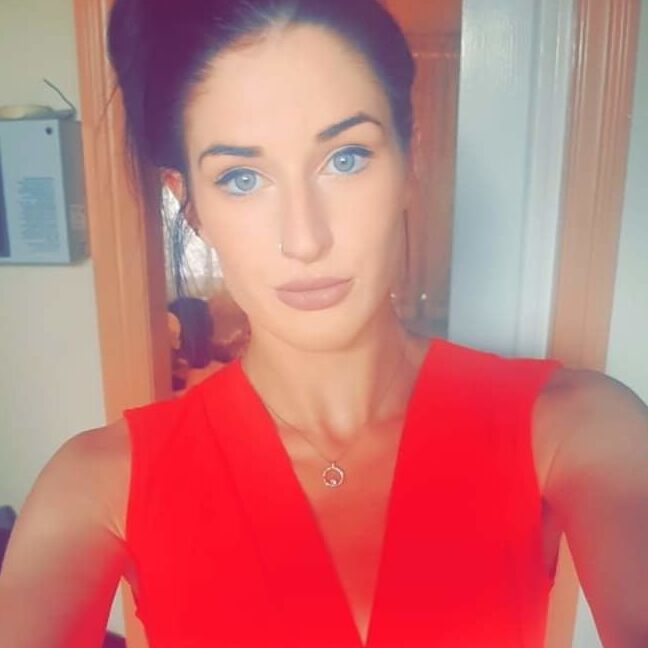 Sexy Brunette!