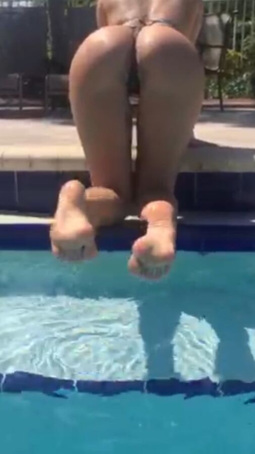 Meaty latina feet