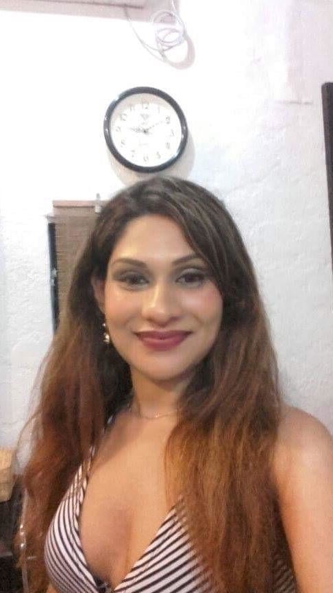 Average looking slut exposing face ass boobs nipples