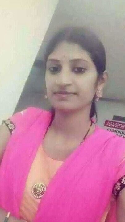 Nude wife Jaya