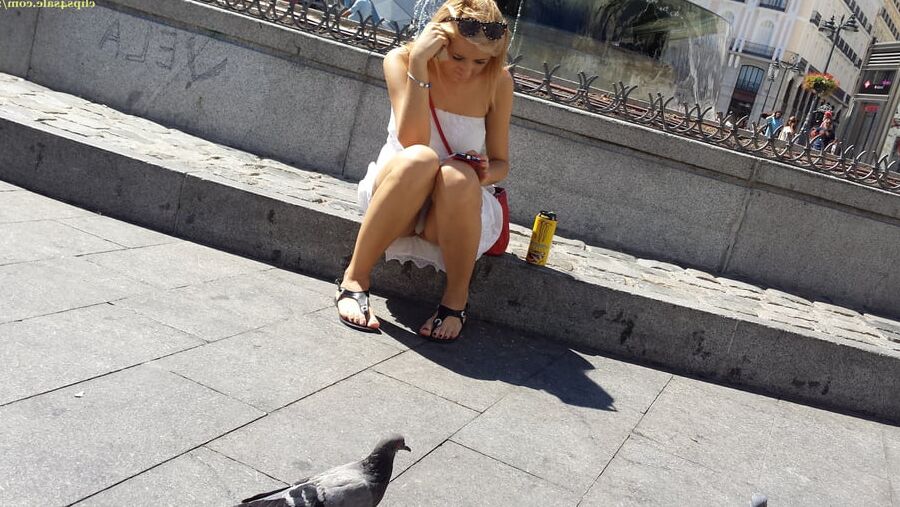 candid upskirt