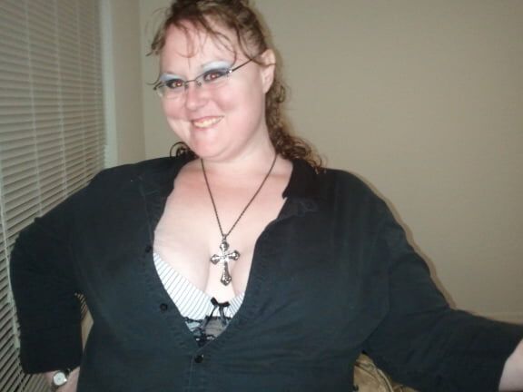 Bbw mix (Cleavage with glasses)