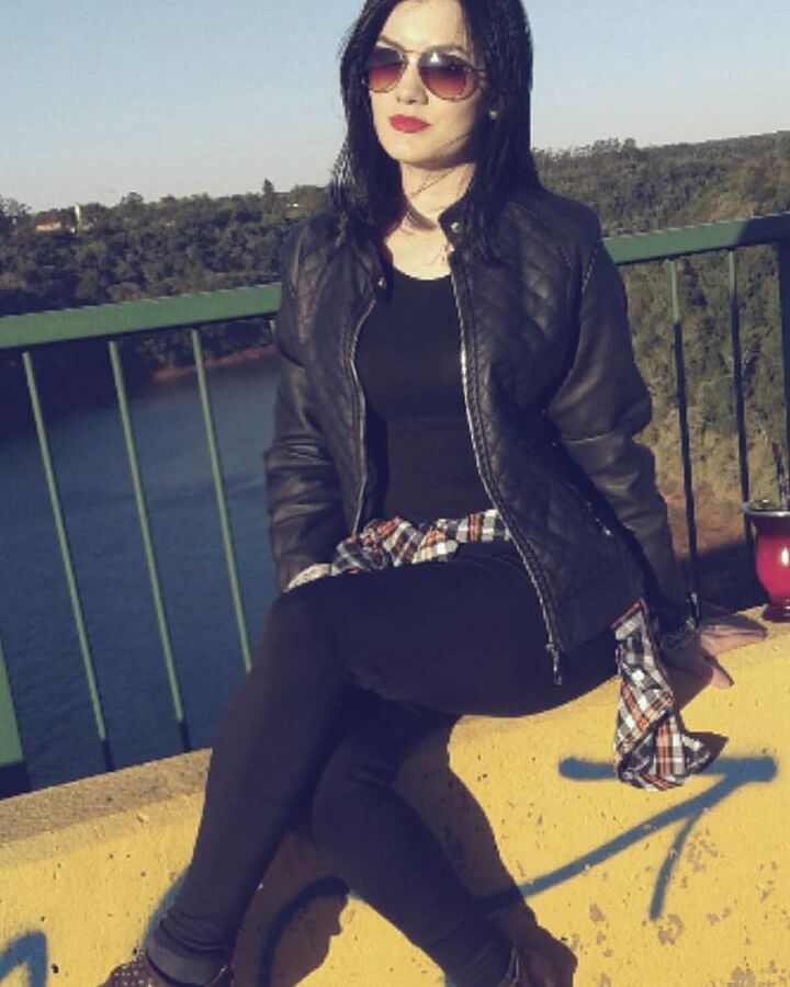 Ex-colega linda e gostosinha - Peitinhos gostosos