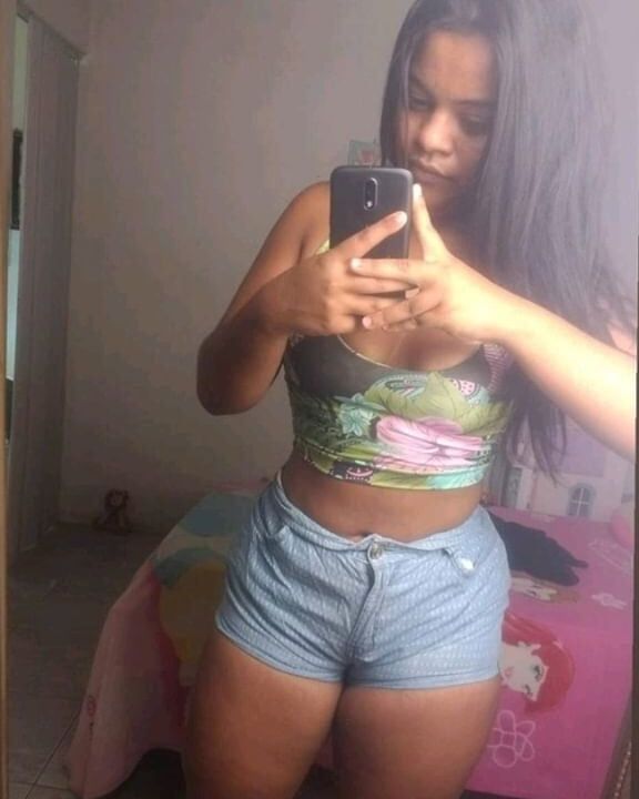 PUTA DO INSTAGRAM: Emily Tamirys