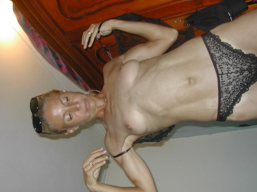 Milf sportive offre sa bouche et sa chatte