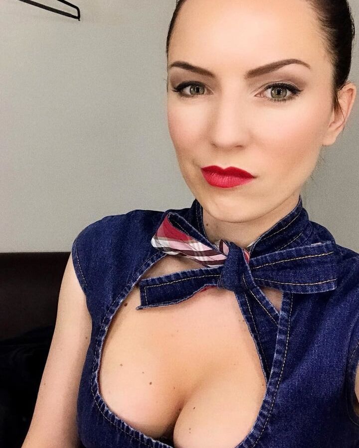 Sexy Russian Actress Ekaterina Molokhovskayaa