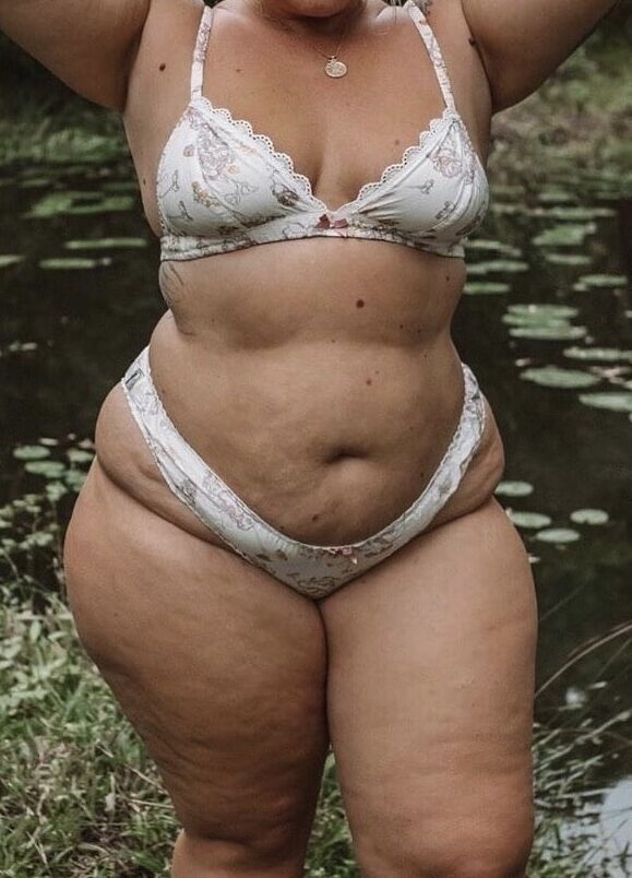 random FAT GIRLS that make me hard