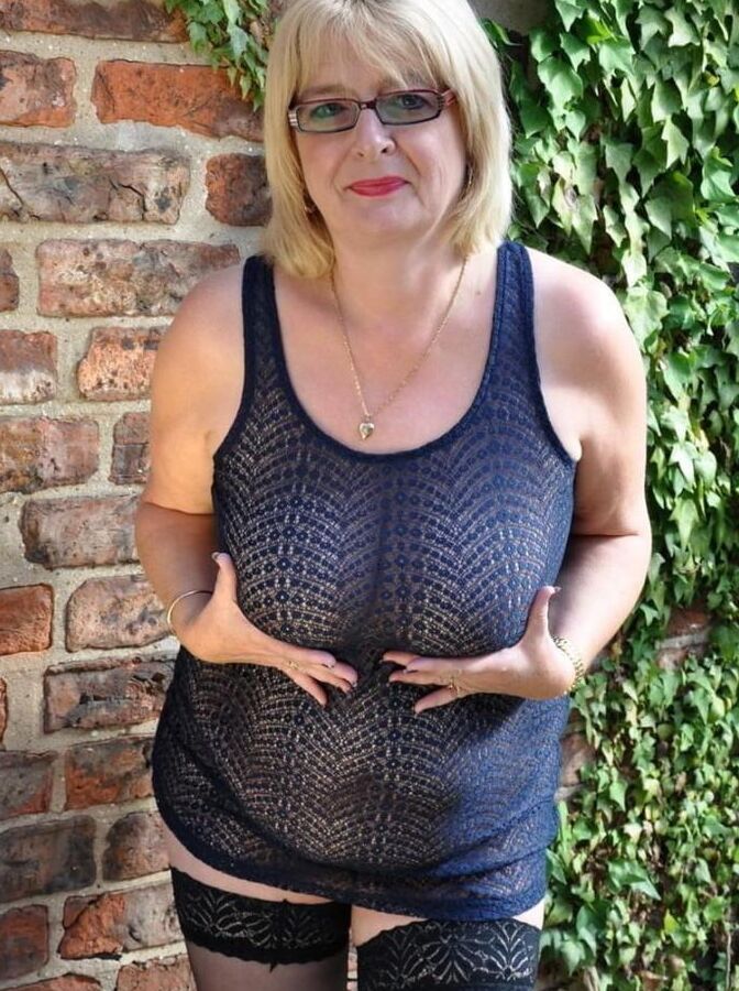 Older and hot (Braless)