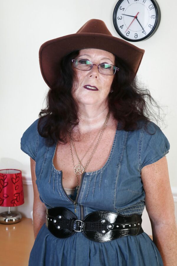 Granny Rose is a hairy pussy in stockings-fuckdoll