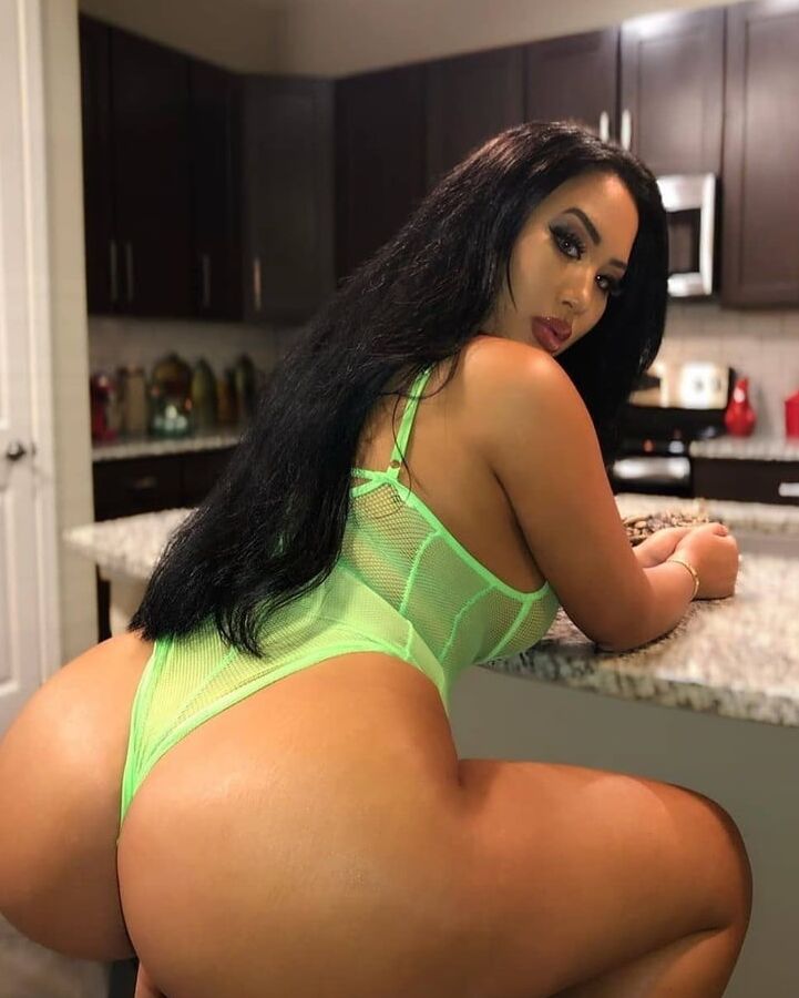 THICC EAST ASIAN WOMEN