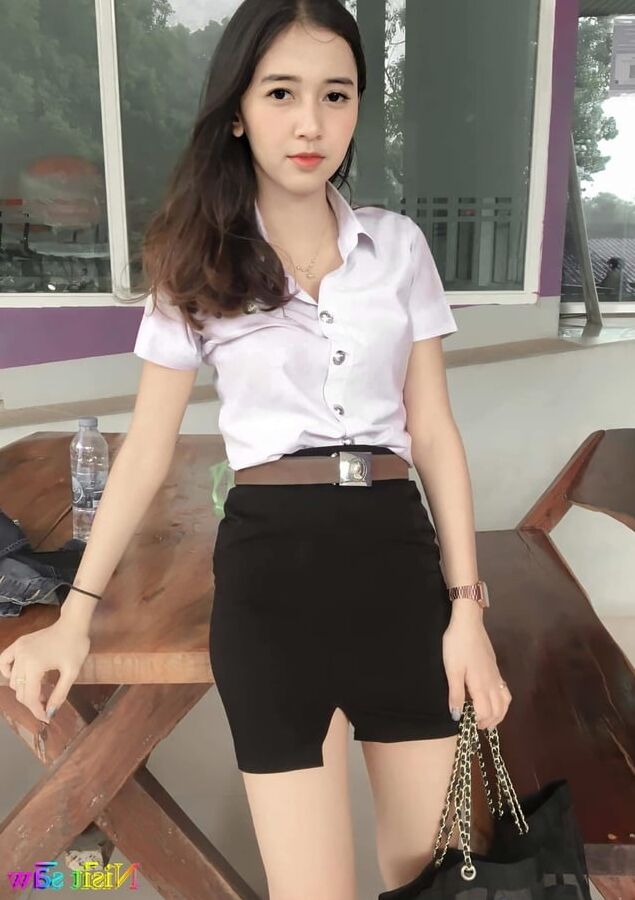 Thai uni girls