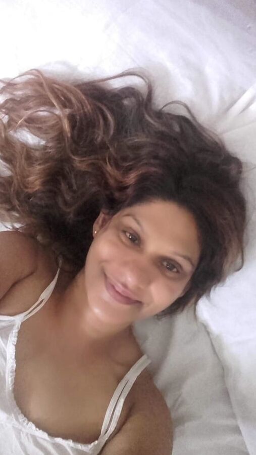 Average looking slut exposing face ass boobs nipples