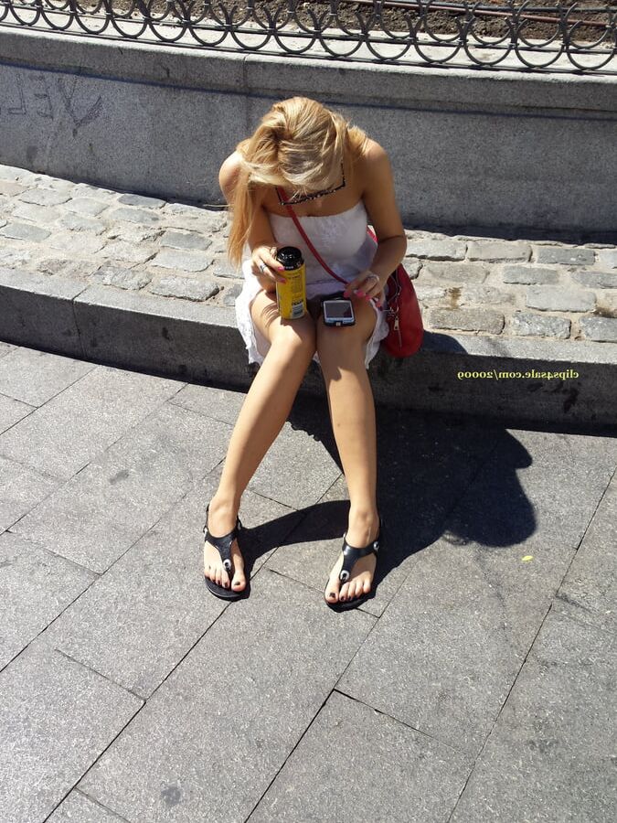 candid upskirt