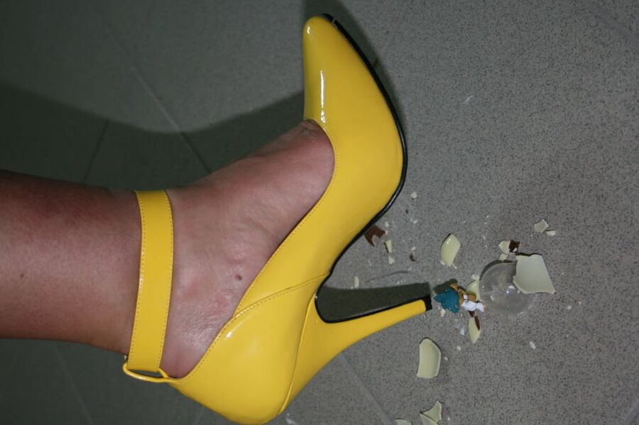 Anna in yellow heels ...
