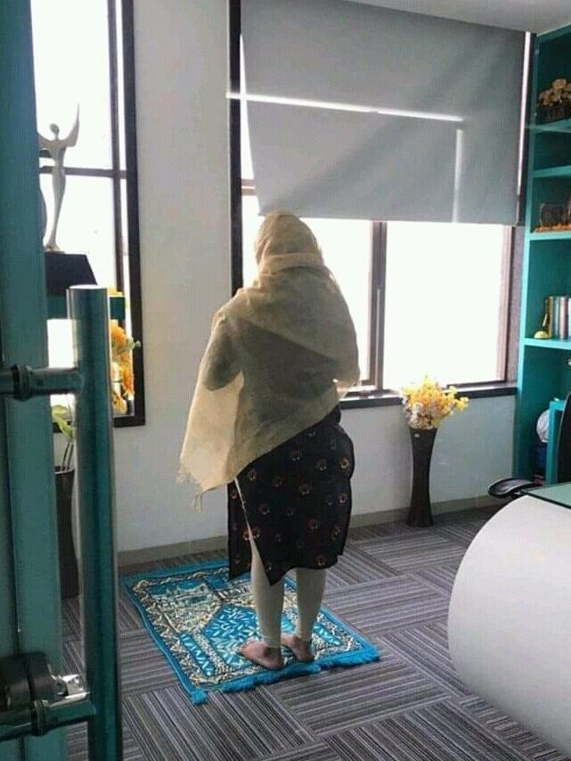 HIJABI SLUTS KOPFTUCHSCHLAMPEN MUSLIM