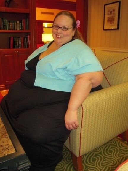 Fat Bodies In Tight Spaces - SSBBW Stuck