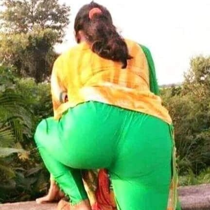 Sexy Indian ladies ass and thighs