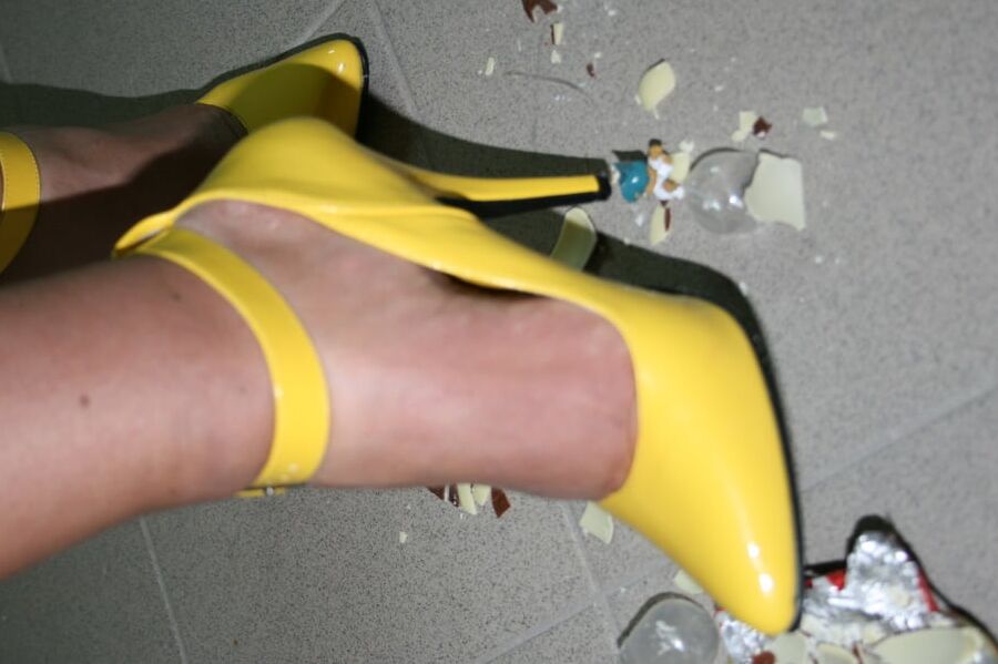 Anna in yellow heels ...