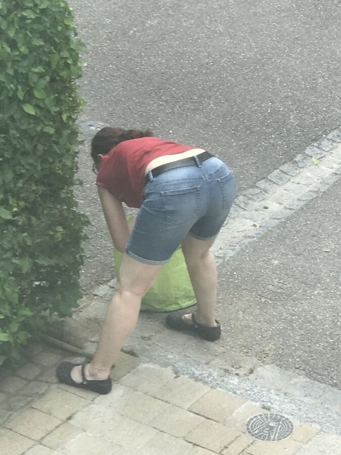 Devote Nachbarin Teil