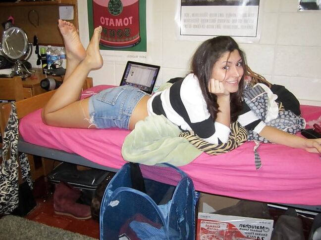 Meaty latina feet