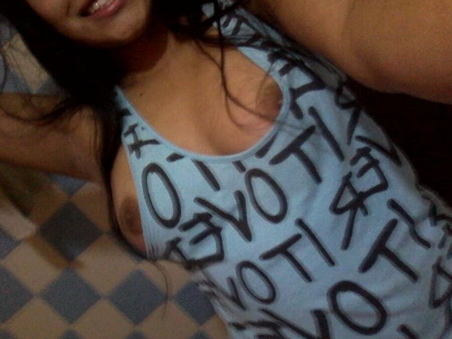 Morena con buenas tetas