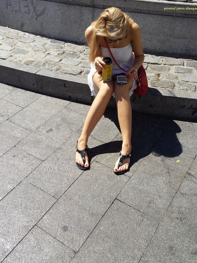 candid upskirt