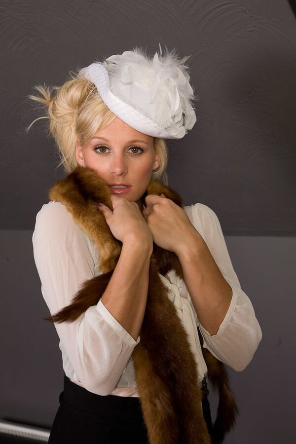 BLONDE STOCKING MILF POSING