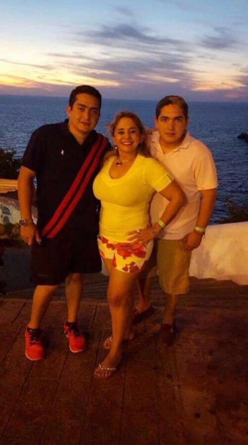 Mama de mi amigo culona puta en bikini granny yo big ass