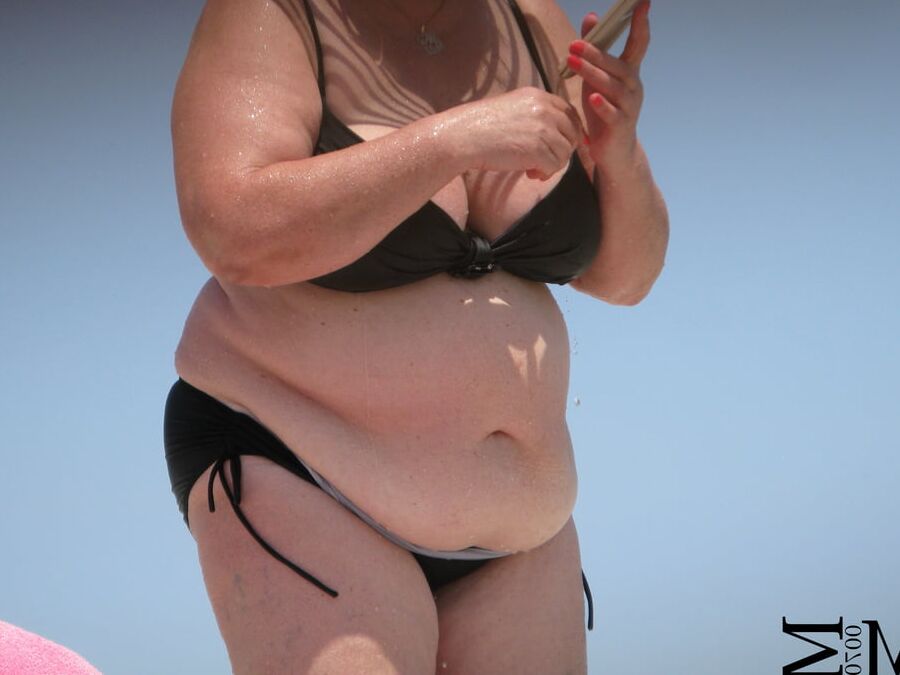 BBW Beach Voyeur (Huge Belly Samples)