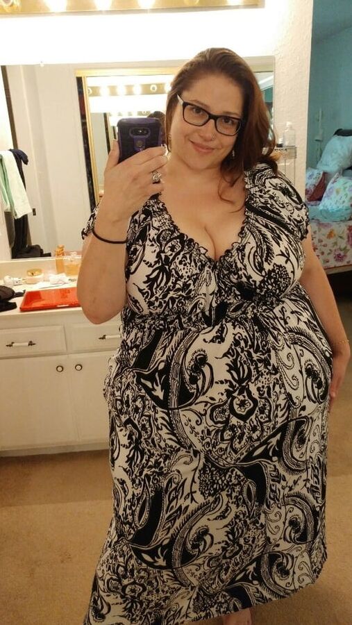 Bbw mix (Cleavage with glasses)
