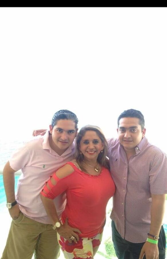 Mama de mi amigo culona puta en bikini granny yo big ass