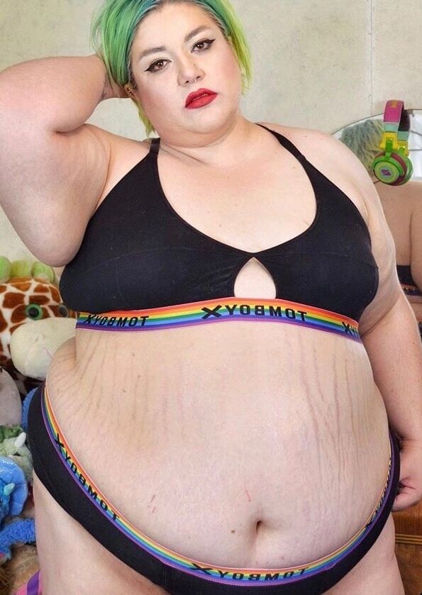 random FAT GIRLS that make me hard