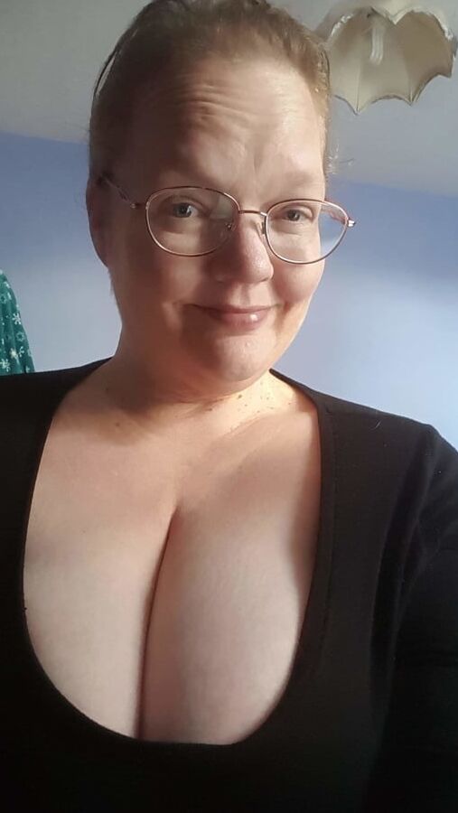Bbw mix (Cleavage with glasses)