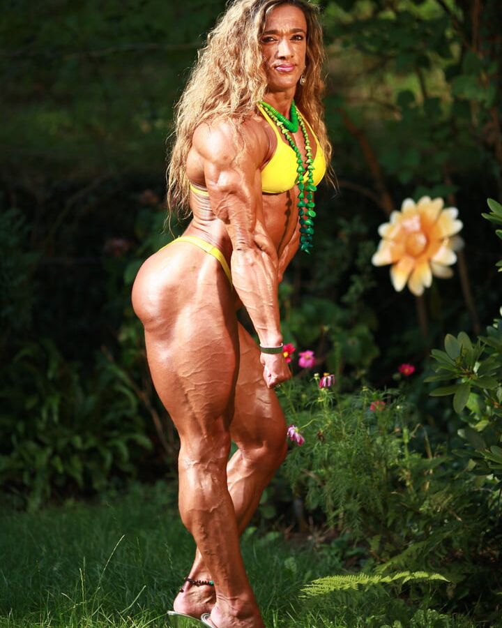 Eulalia Santos Smoothe Big Perfect Muscles!