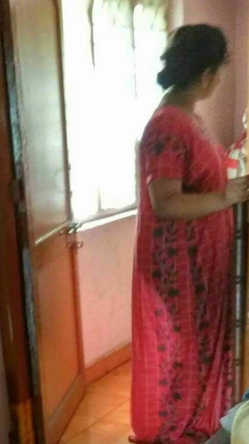Sexy Indian ladies ass and thighs