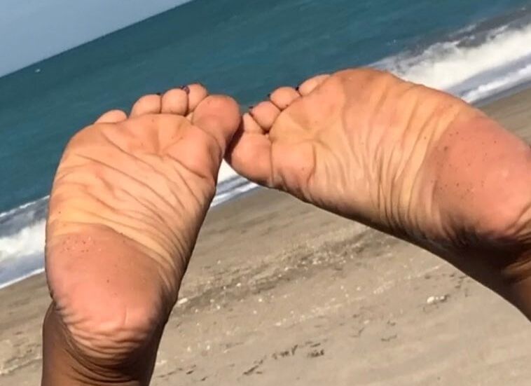 Arab wife wrinkled soles