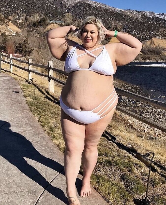 random FAT GIRLS that make me hard
