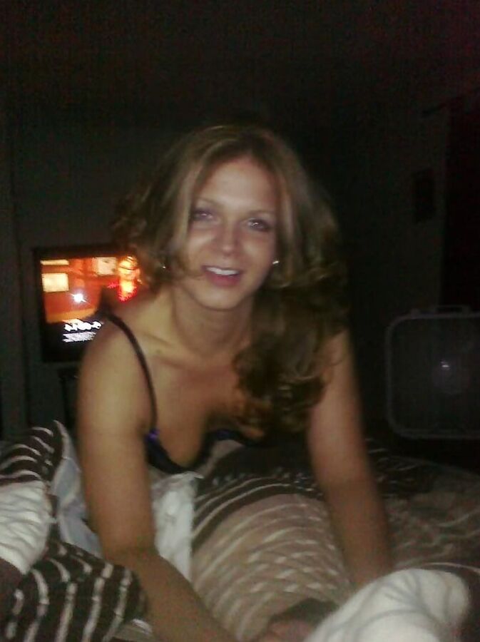 hot blonde poser