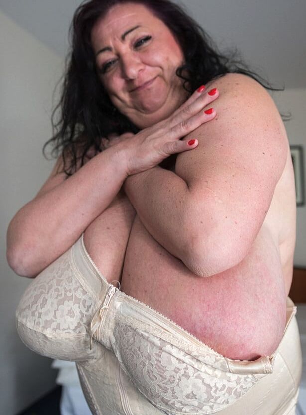 Big Tits below crossed arms