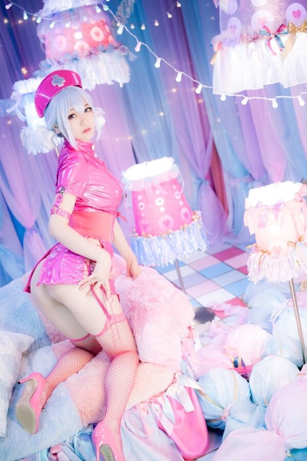 J-girls in thigh highs -