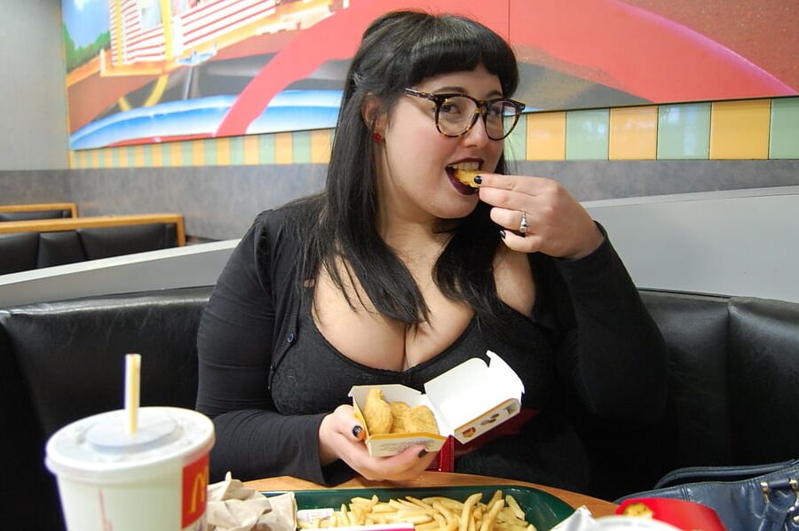 Fat Chicks With Deceptively Thin Faces