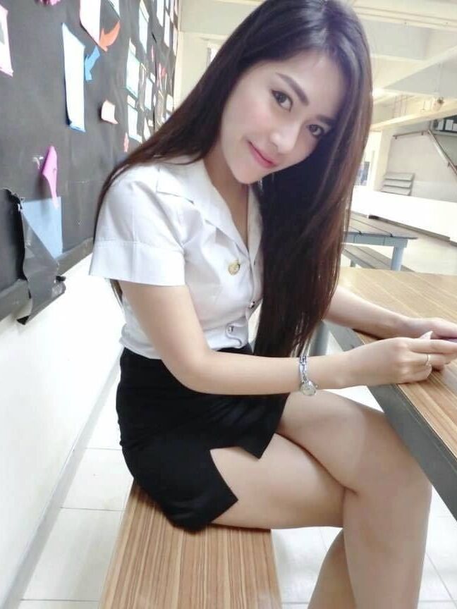 Thai uni girls