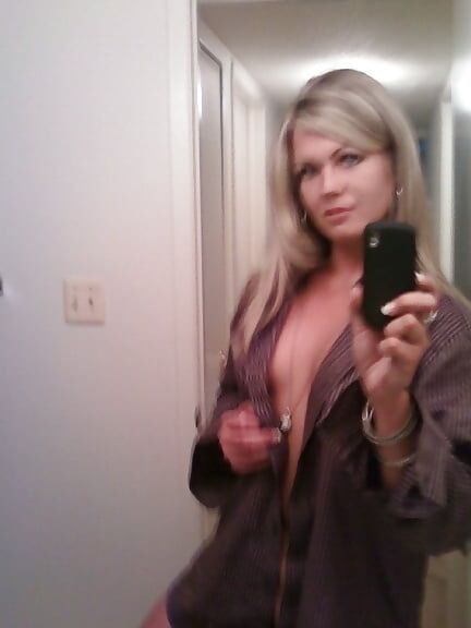 hot blonde poser