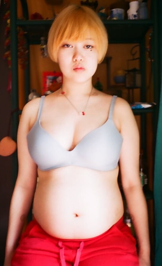 Alb. Posing Soft Pregnant