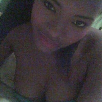 morenita dominicana de fuego, lindos ojos y mas