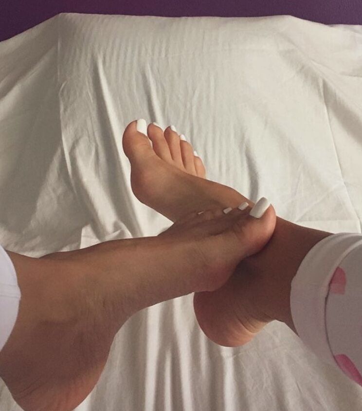 Meaty latina feet