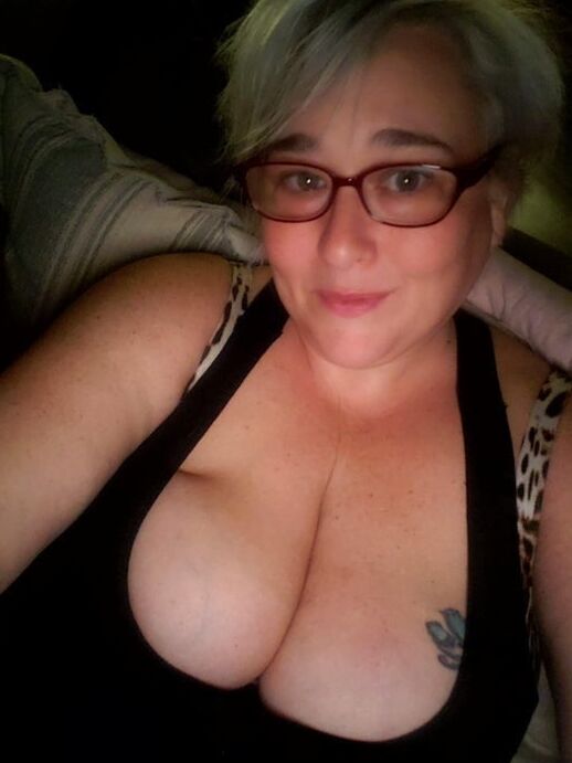 Bbw mix (Cleavage with glasses)