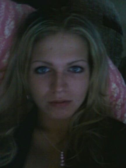 hot blonde poser