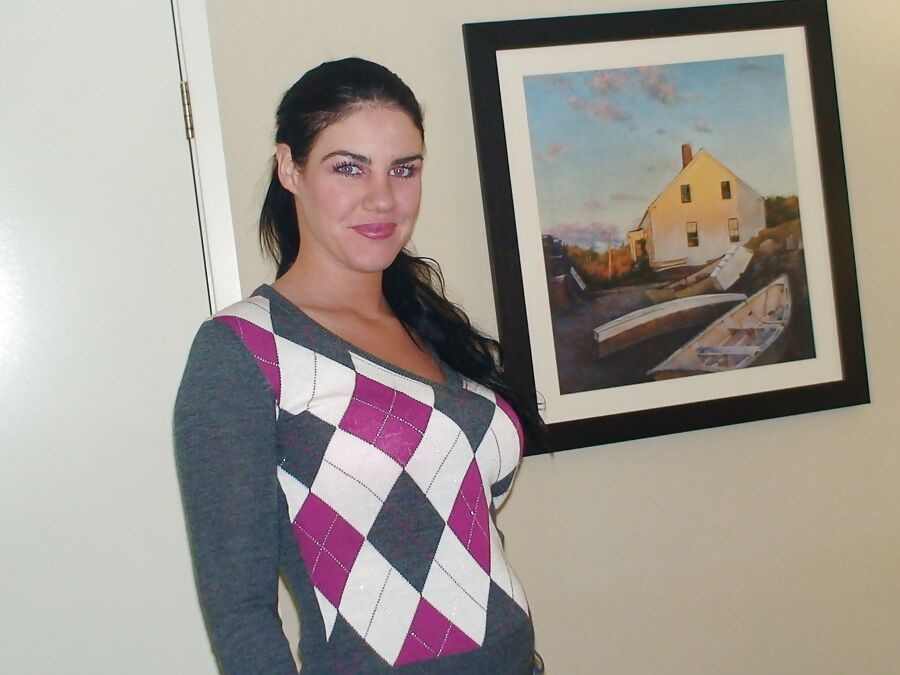 Beautiful brunette amateur (&;s?)